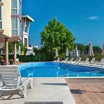 студия 310 и 312 на първа линия *