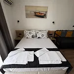 Apartment студия 310 и 312 на първа линия *
