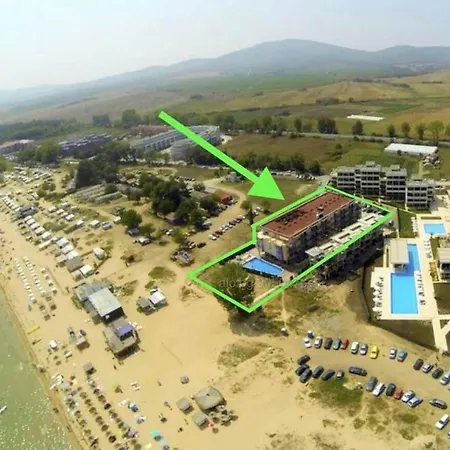 студия 310 и 312 на първа линия * Chernomorets