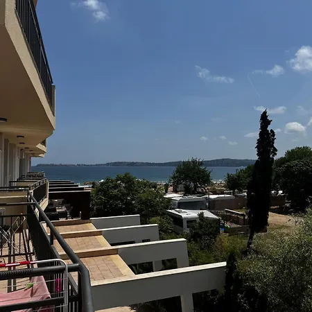 студия 310 и 312 на първа линия