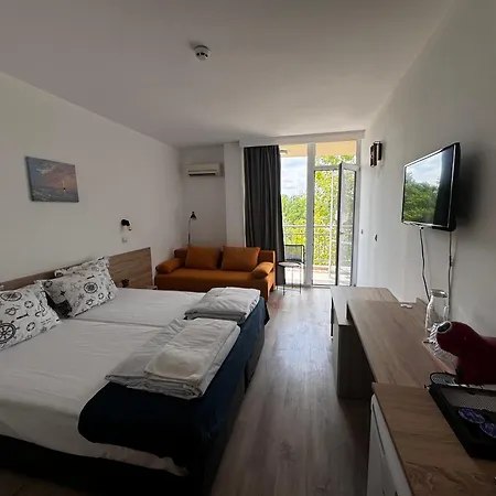 Apartment студио 310 на първа линия