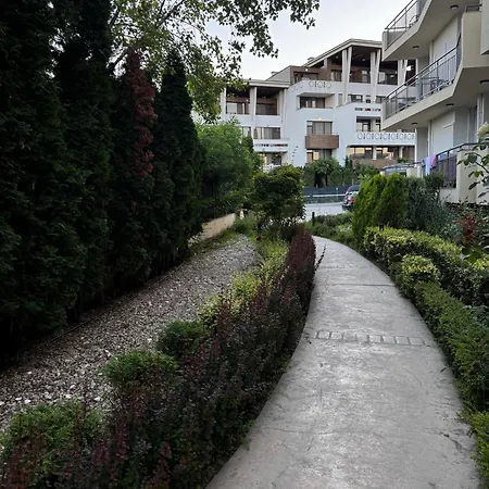 студия 310 и 312 на първа линия Chernomorets