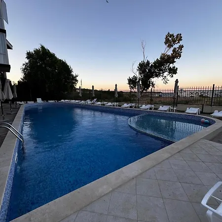 Apartment студия 310 и 312 на първа линия