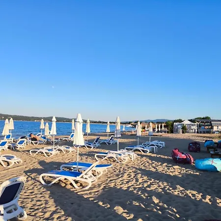 студия 310 и 312 на първа линия * Chernomorets