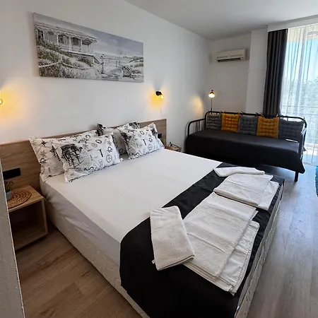 Apartment студия 310 и 312 на първа линия