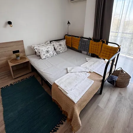 студия 310 и 312 на първа линия Chernomorets
