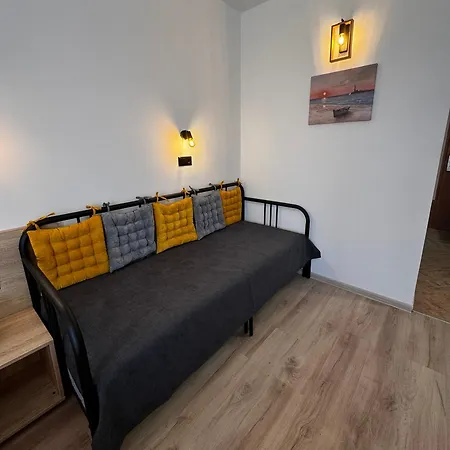 студия 310 и 312 на първа линия * Chernomorets