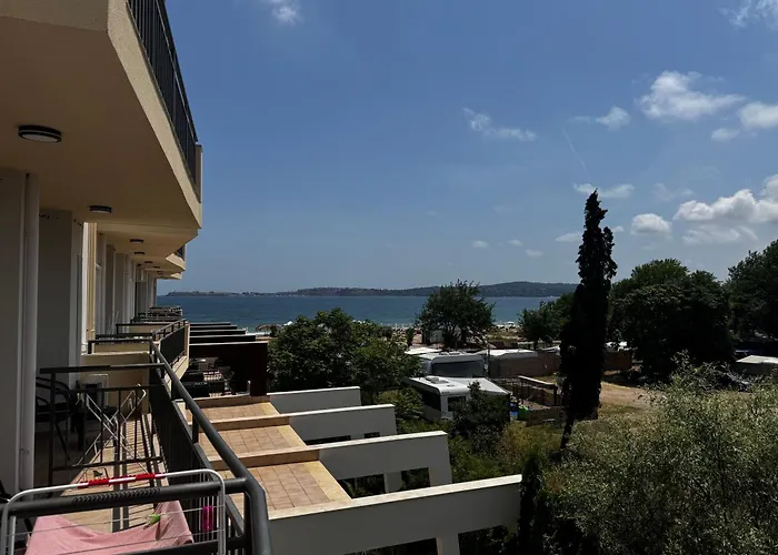 студия 310 и 312 на първа линия