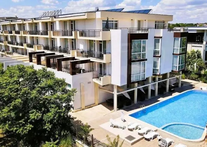 Апартамент студио 310 на първа линия *