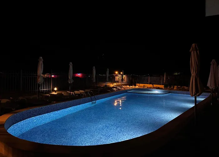 Апартамент студио 310 на първа линия