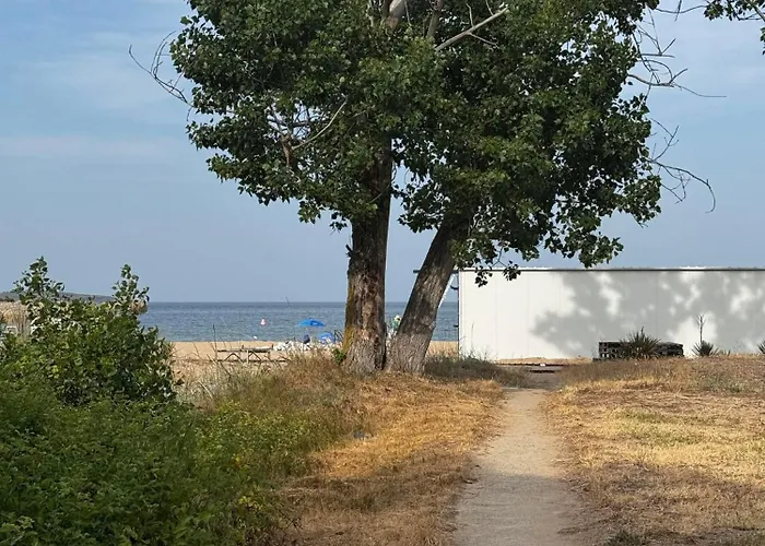 Апартамент студио 310 на първа линия Черноморец